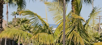 Holiday Inn Express & Suites La Jolla – Windansea Beach by IHG