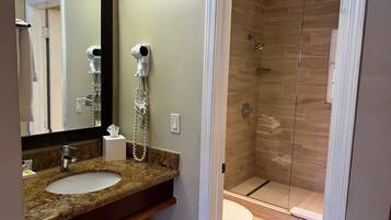 Suite, 1 Queen Bed with Sofa bed | Bathroom