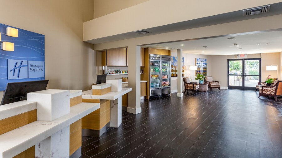 Holiday Inn Express & Suites La Jolla – Windansea Beach by IHG
