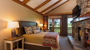 Premium bedding, in-room safe, desk, blackout drapes