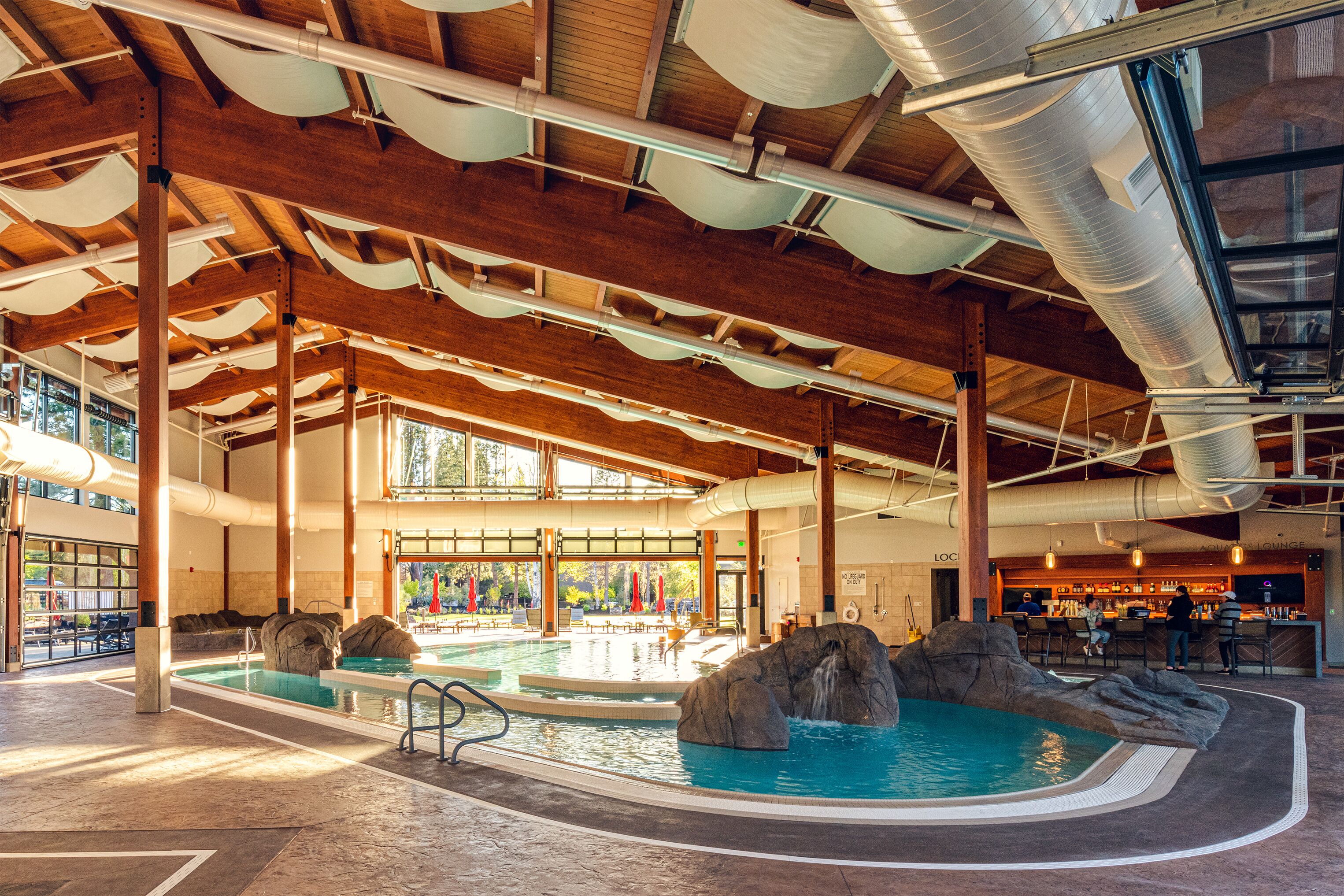 室内游泳池，室外游泳池