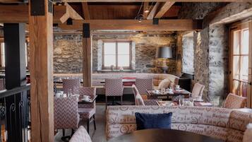 2 restoran, melayani sarapan