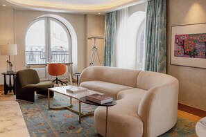 Panoramic Suite | Living area | Flat-screen TV, DVD player, pay movies - Auberge Saint-Antoine (Québec City)