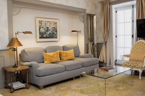 Junior Suite | Living area