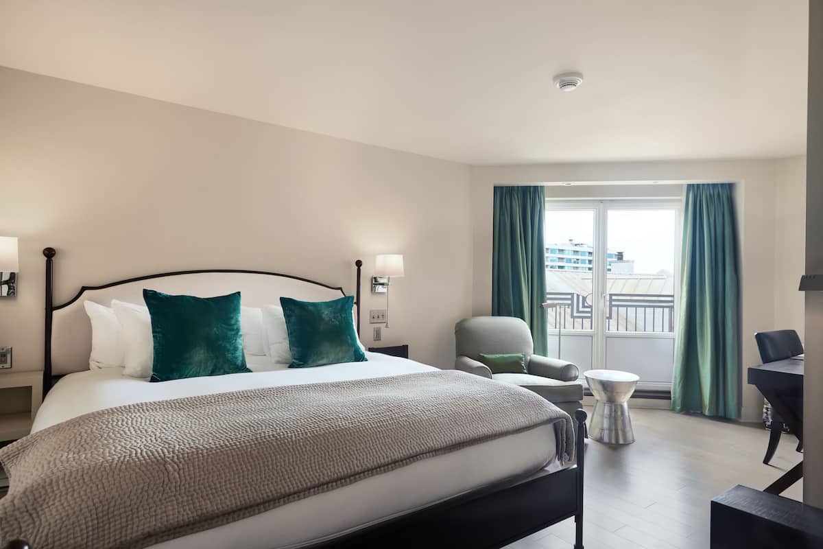 Comfort Room, 1 King Bed, River View