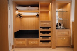 Comfort Room, 1 King Bed