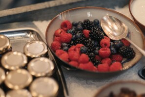 Colazione completa a pagamento, servita tutte le mattine 