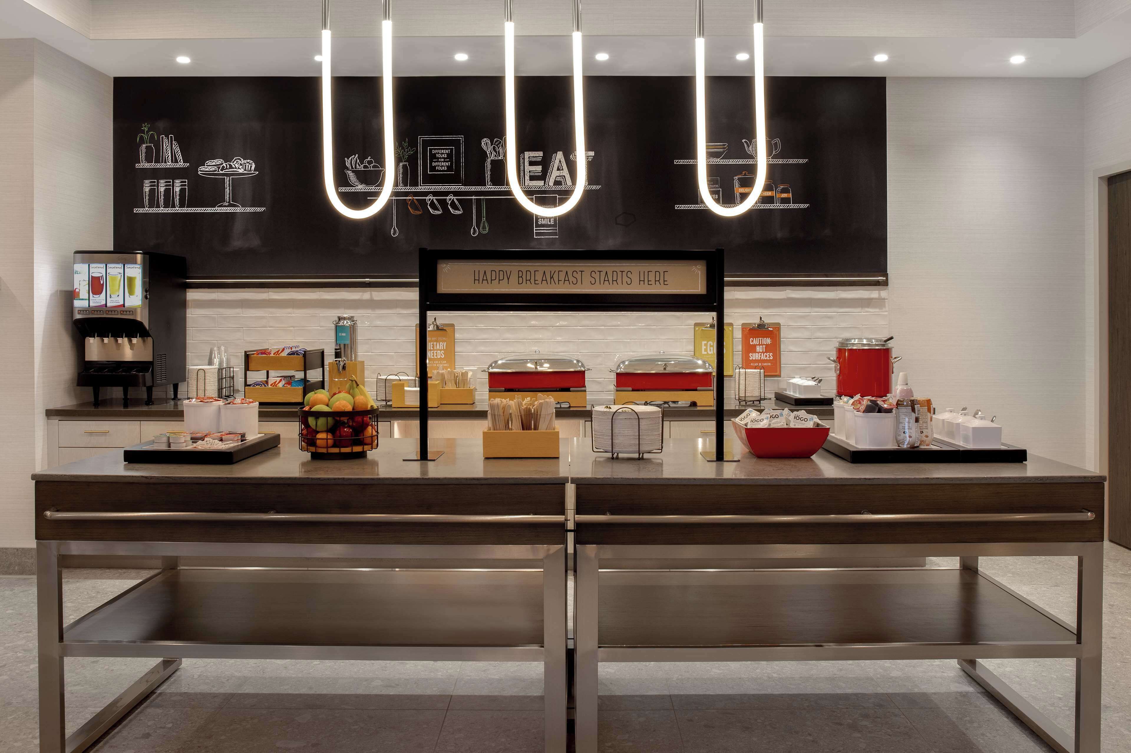 朝食 (ビュッフェ)、毎日提供 (無料)