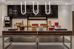 Free daily buffet breakfast  - Hampton Inn by Hilton Winnipeg Downtown (Winnipeg)