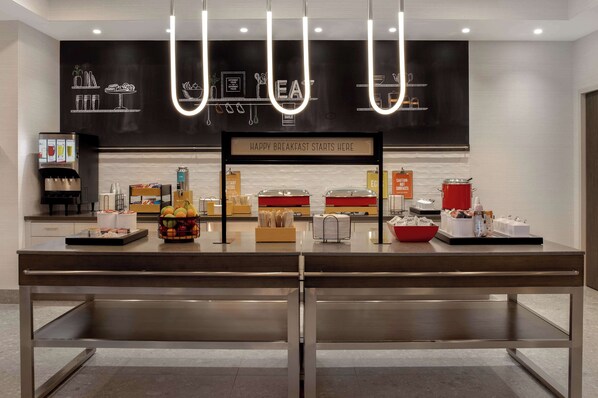 Free daily buffet breakfast - Hampton Inn by Hilton Winnipeg Downtown (Winnipeg)