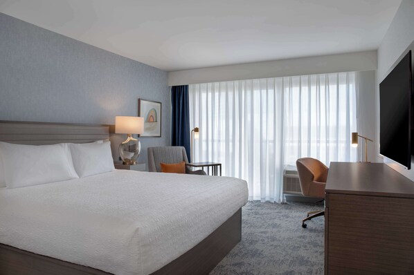 Room, 1 King Bed, Refrigerator & Microwave (Balcony)