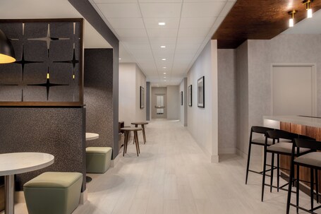 Hampton Inn by Hilton Winnipeg Downtown - Image 14