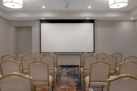 Hampton Inn by Hilton Winnipeg Downtown - Image 20