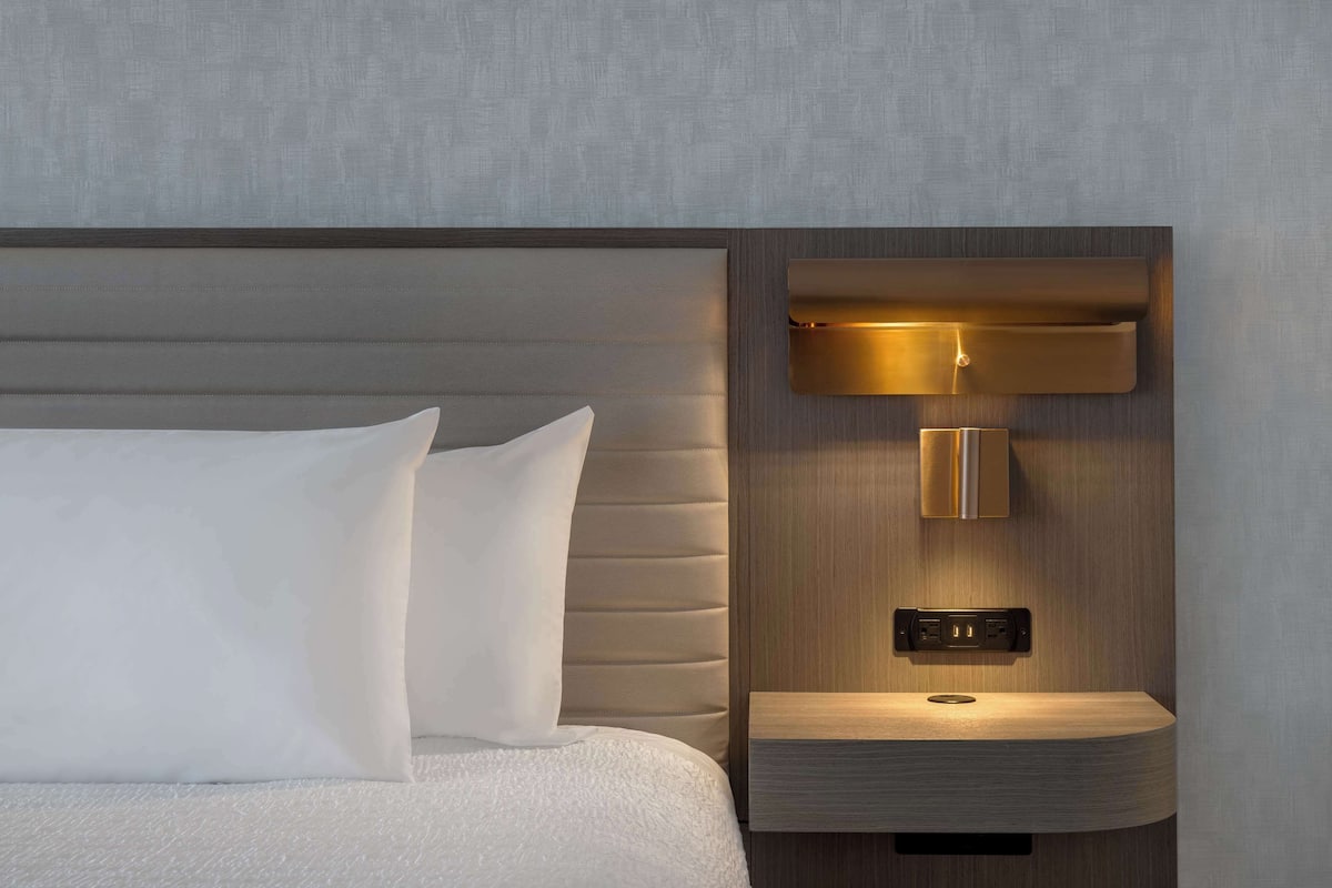 Hypo-allergenic bedding, in-room safe, blackout drapes