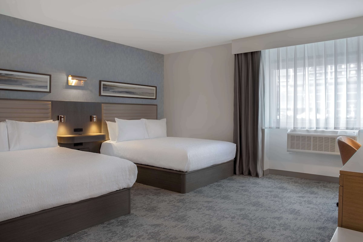 Room, 2 Queen Beds, Accessible, Bathtub (Mobility & Hearing) | Hypo-allergenic bedding, in-room safe, blackout drapes