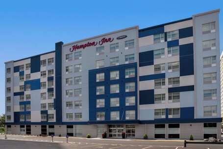 Hampton Inn by Hilton Winnipeg Downtown - Image 13