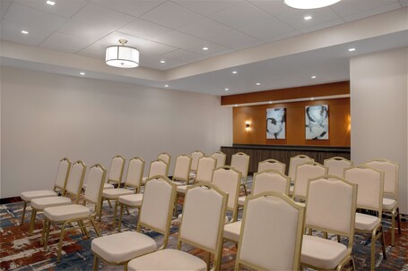 Hampton Inn by Hilton Winnipeg Downtown - Image 26