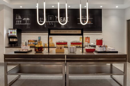 Hampton Inn by Hilton Winnipeg Downtown - Image 4