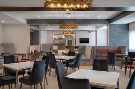 Hampton Inn by Hilton Winnipeg Downtown - Image 33
