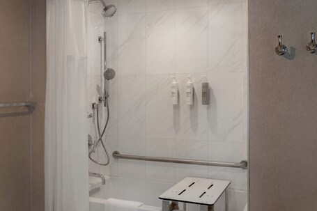Hampton Inn by Hilton Winnipeg Downtown - Image 17
