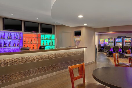 Hampton Inn by Hilton Winnipeg Downtown - Image 8