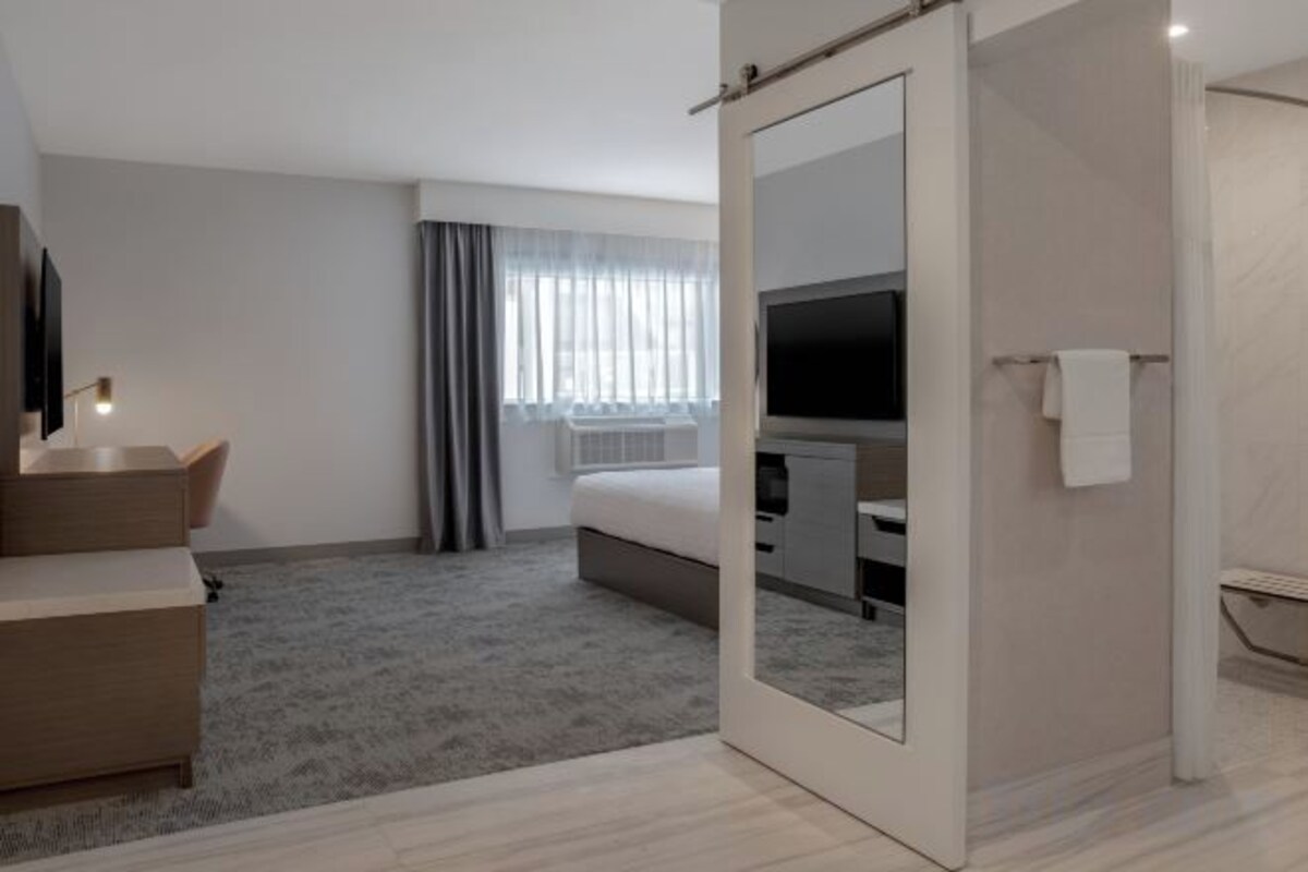 Hypo-allergenic bedding available, in-room safe, blackout drapes