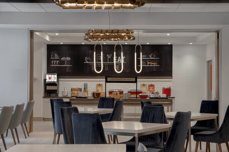 Hampton Inn by Hilton Winnipeg Downtown - Image 15