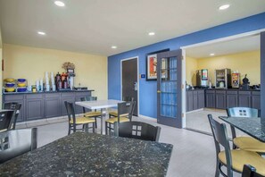 Free daily continental breakfast