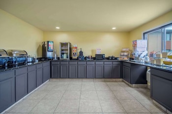 Days Inn & Suites by Wyndham Waterloo