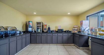 Days Inn & Suites by Wyndham Waterloo