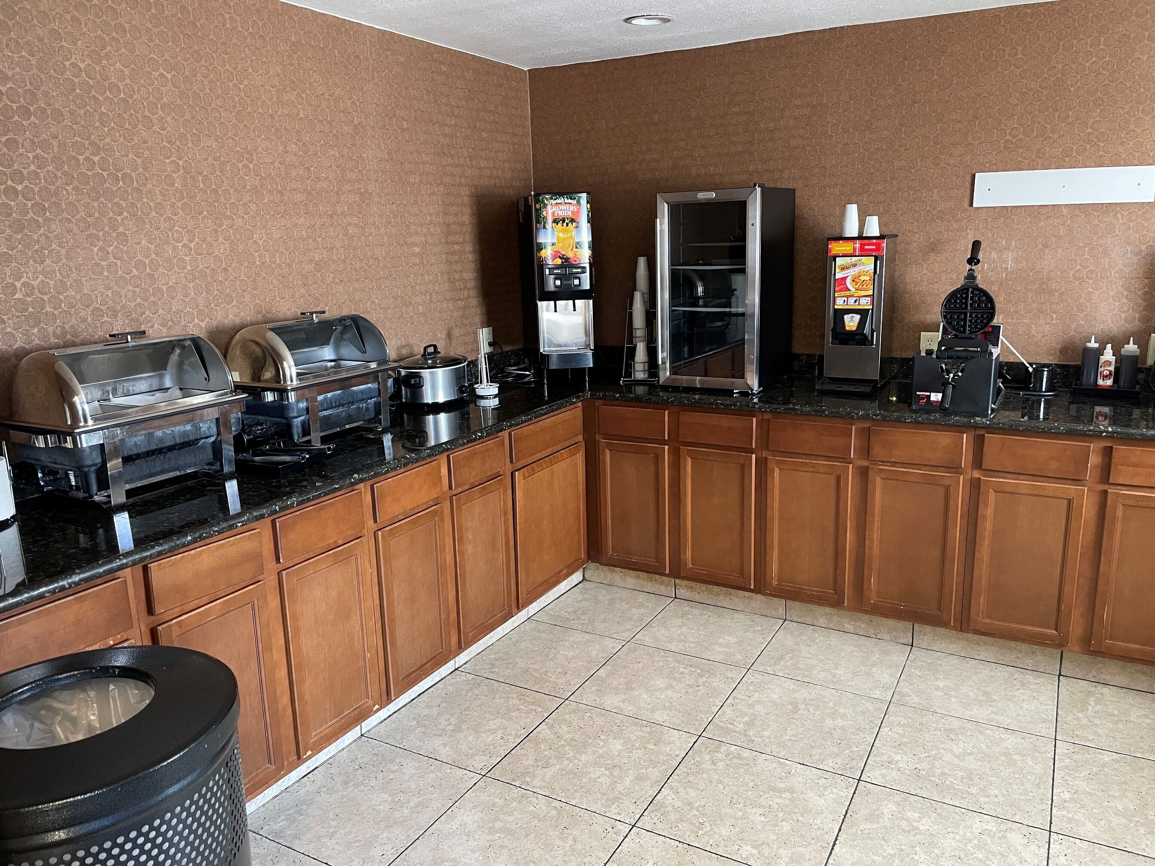 Days Inn & Suites Waterloo