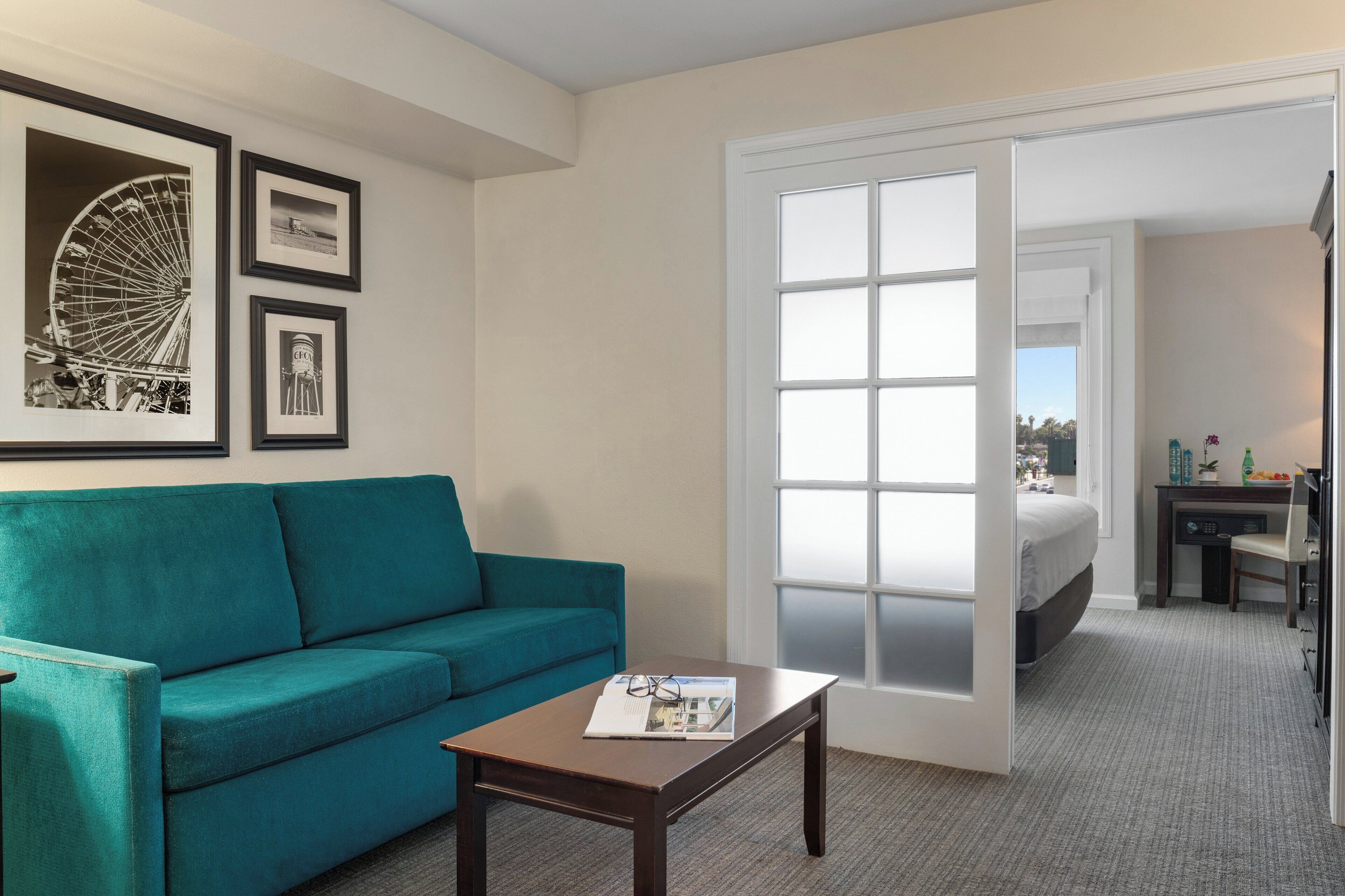 suite, 1 king bed | living area | 40-inch flat-screen tv with cable channels, tv, dvd player