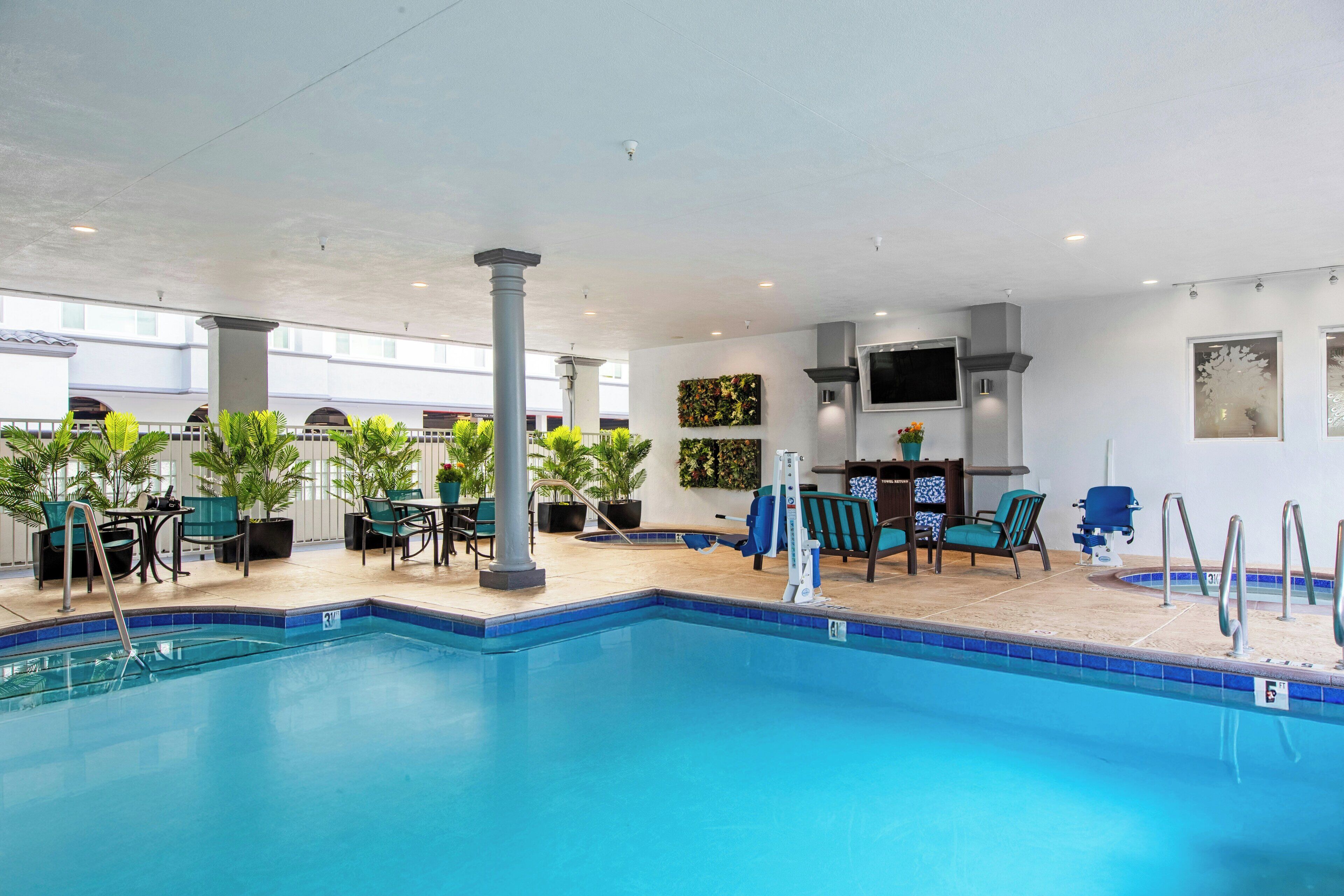 Peacock Suites Hotel in Anaheim - Reserve Your Stay - Expedia