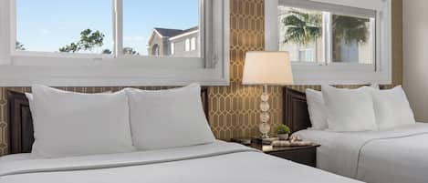 Suite, 2 camas Queen size | Camas con pillow-top, caja de seguridad en la habitación y escritorio