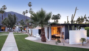 Property grounds at LHorizon Resort & Spa, Hermann Bungalows