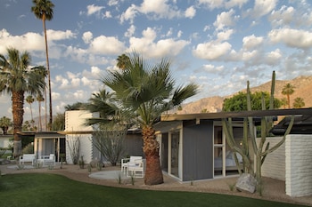 Property grounds at LHorizon Resort & Spa, Hermann Bungalows