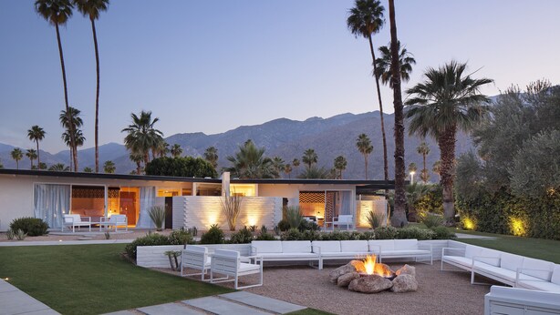 A modern house with a patio area featuring white furniture, a fire pit, and a view of mountains. - L'Horizon Resort & Spa, Hermann Bungalows (Palm Springs)