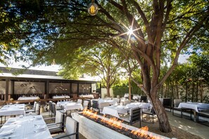 Daily full breakfast for a fee - L'Horizon Resort & Spa, Hermann Bungalows (Palm Springs)