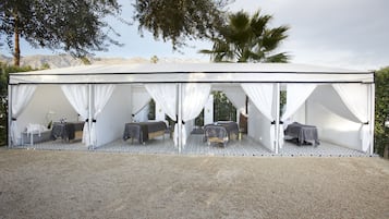 Couples treatment rooms, body treatments, aromatherapy
