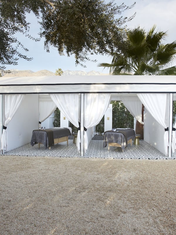 Couples treatment rooms, body treatments, aromatherapy