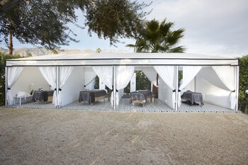 Couples treatment rooms, body treatments, aromatherapy at LHorizon Resort & Spa, Hermann Bungalows