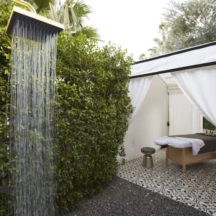 Couples treatment rooms, body treatments, aromatherapy