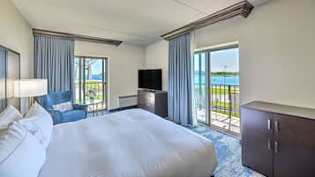 Habitación Premium, 1 cama de matrimonio grande, vistas al río, en esquina | Ropa de cama hipoalergénica, edredones de plumas, caja fuerte