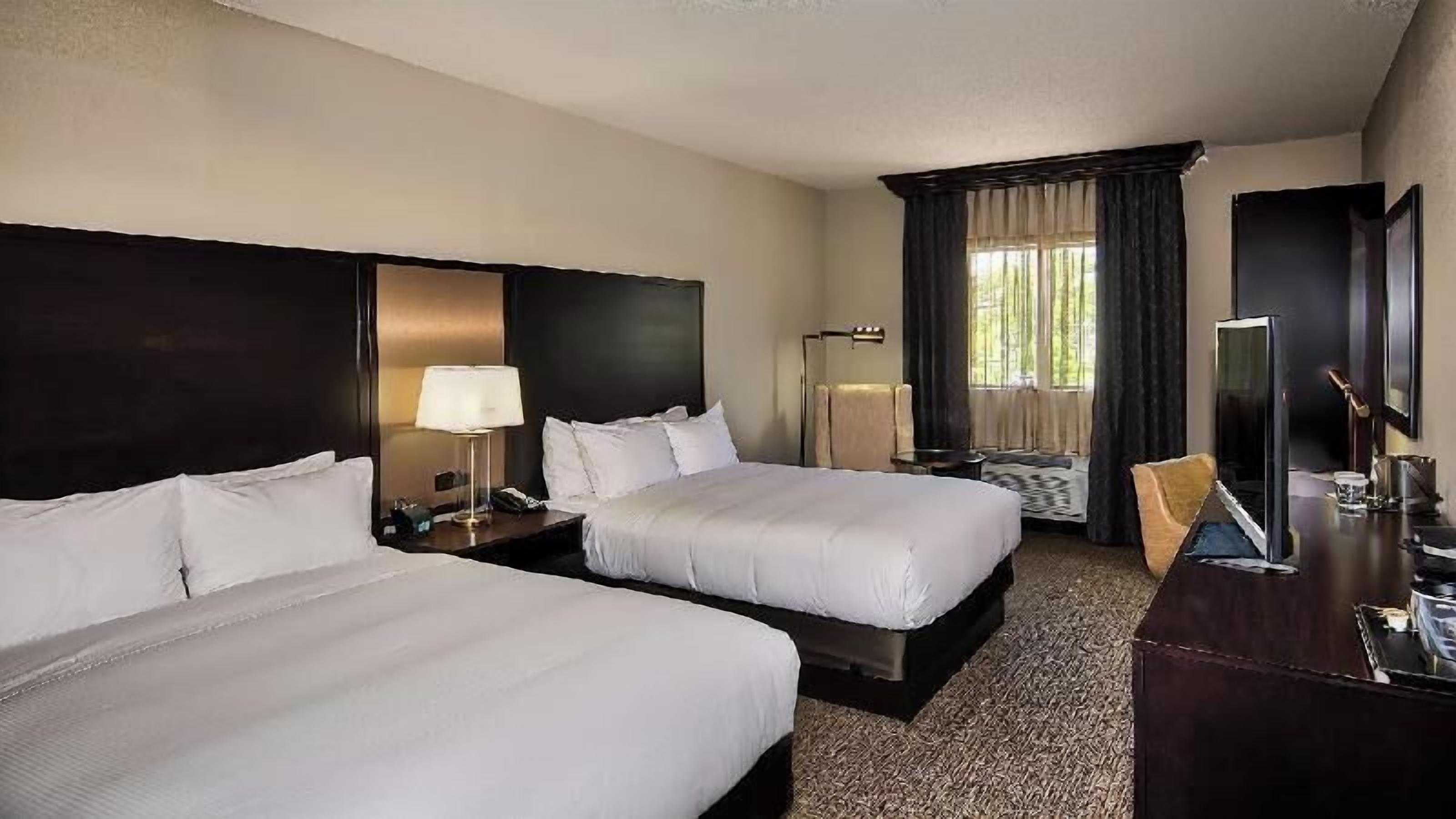 Hypo-allergenic bedding, down comforters, in-room safe, desk