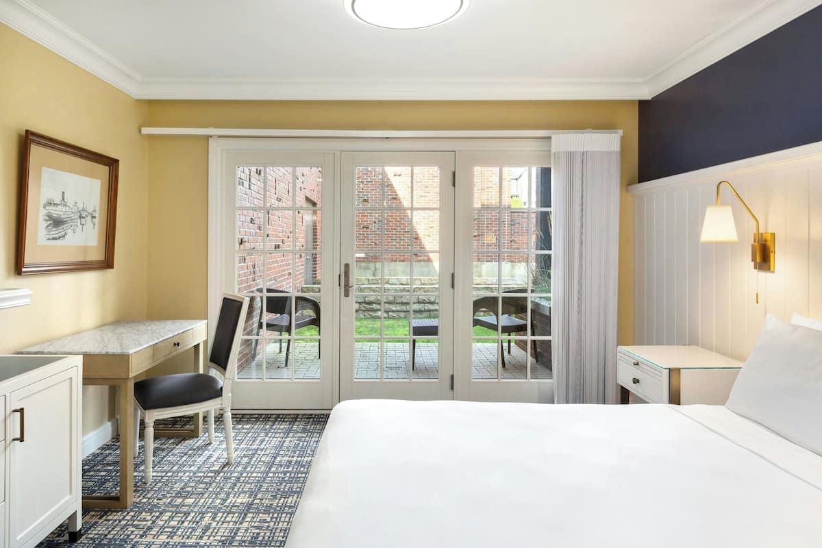 Premium bedding, iron/ironing board, free WiFi, bed sheets
