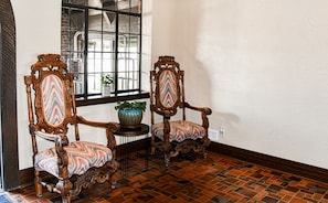 Quầy tiếp tân
