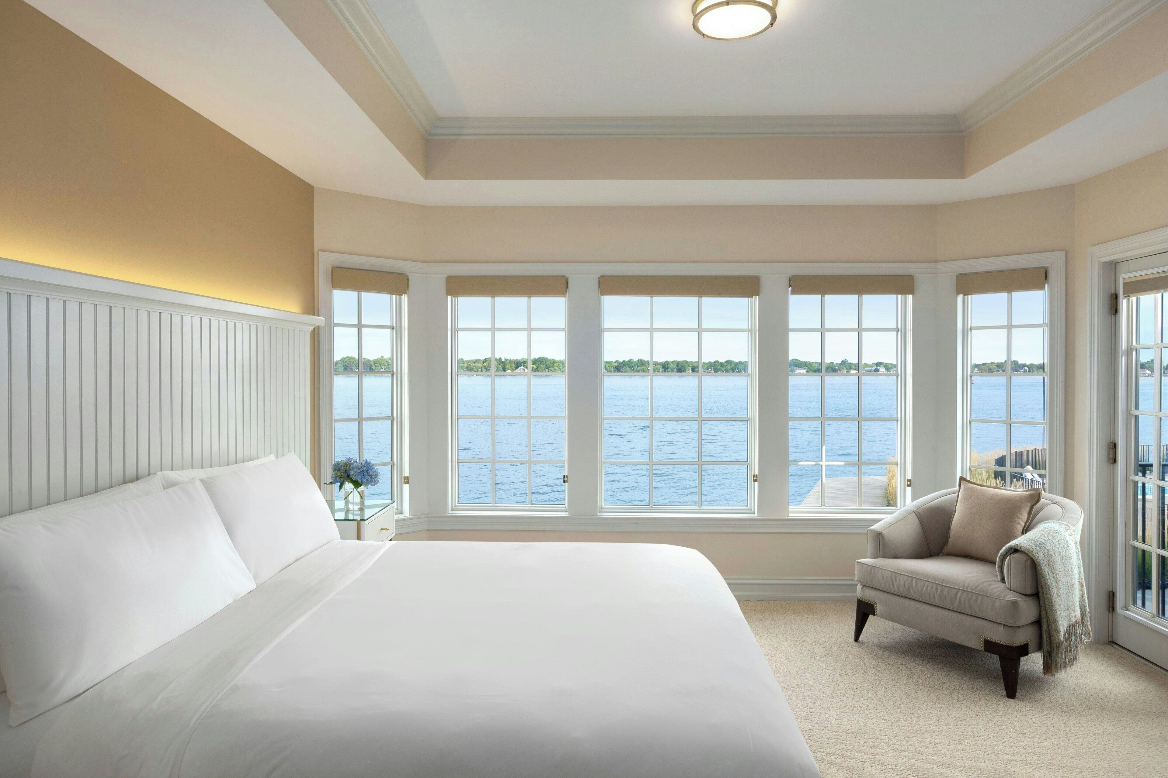 Premium bedding, iron/ironing board, free WiFi, bed sheets