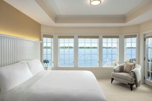 Premium bedding, iron/ironing board, free WiFi, bed sheets