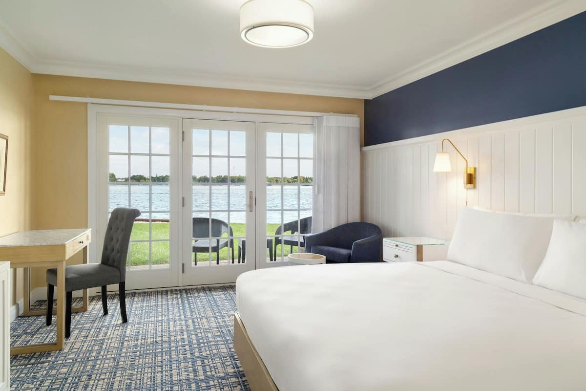 Premium bedding, iron/ironing board, free WiFi, bed sheets