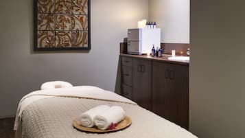 Couples treatment rooms, sauna, hot tub, steam room, body treatments